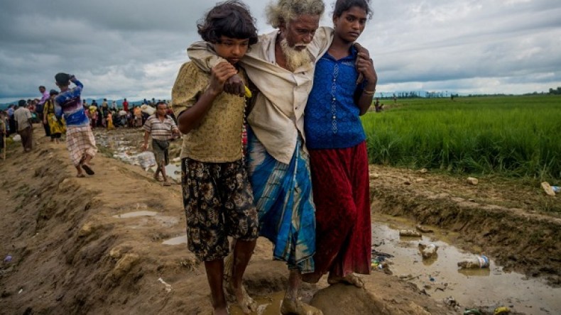 تيلرسون يطالب بوقف العنف ضد مسلمي الروهينغا