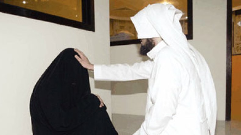 راق مزيف يعتدي على شقيقتين