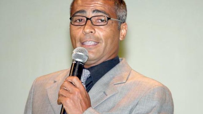 روماريو “يجلد” اللجنة البرازيلية المنظمة لمونديال 2014