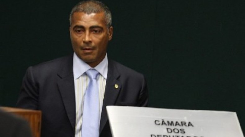 روماريو: رئيسة البرازيل والفيفا تعملان على تفقير الشعب