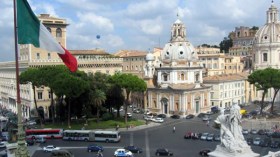 جزائري يحاول الانتحار رفقة زوجته وأبنائه على سطح بلدية في إيطاليا