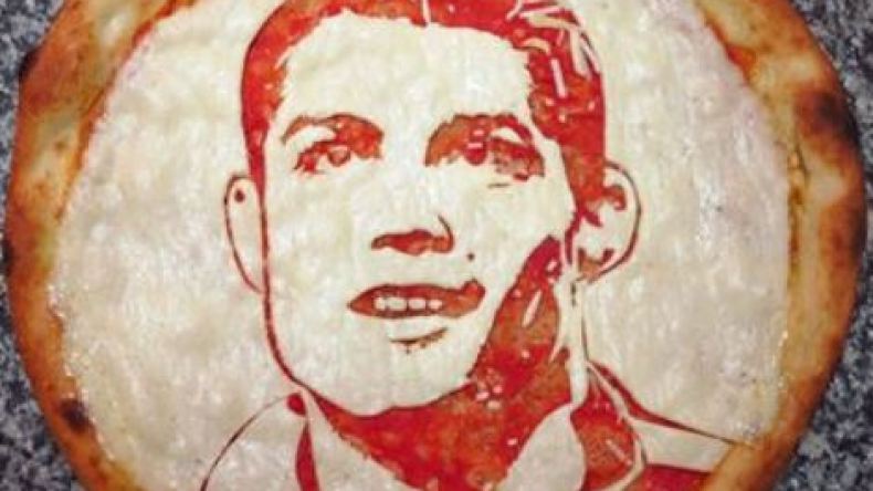 شطيرة بيتزا بصورة رونالدو لإصطياد الزبائن!