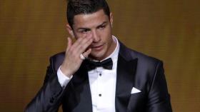 رونالدو: أوزيبيو وعائلتي سبب بكائي.. وميسي وريبيري كبيران