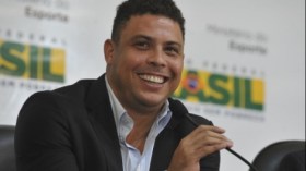 أسطورة الكرة البرازيلية “رونالدو” نادم كونه “متسرّبا من المدرسة”