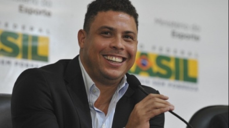 أسطورة الكرة البرازيلية “رونالدو” نادم كونه “متسرّبا من المدرسة”