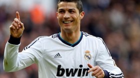 خطأ فادح من صحفي “فرانس فوتبول” يكشف هوية الفائز بالكرة الذهبية