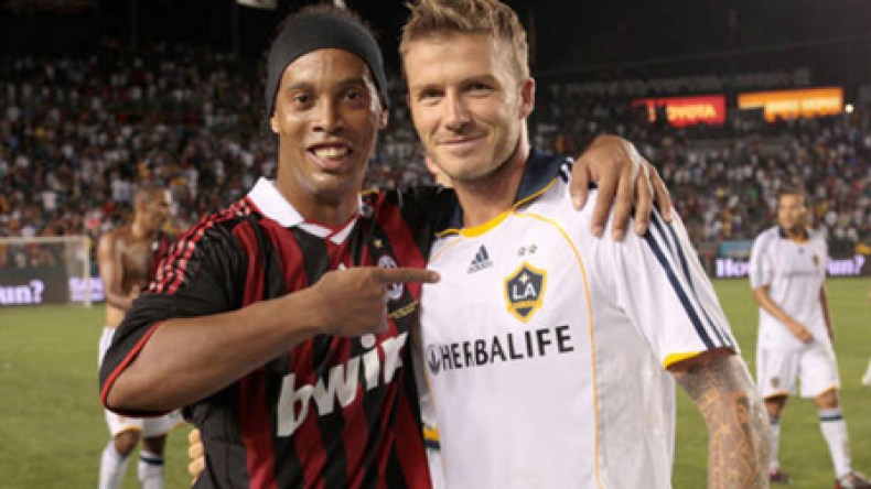 بيكام ورونالدينيو وداني ألفيش في ملاعب الأولمبياد