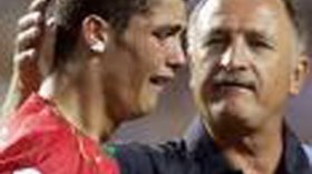 Cristiano Ronaldo's Real Madrid move in doubt as Rafael van der Vaart signs on