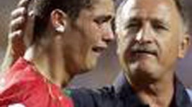 Cristiano Ronaldo's Real Madrid move in doubt as Rafael van der Vaart signs on