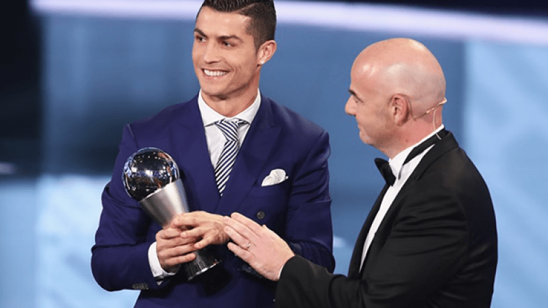 رونالدو يتوّج بجائزة الفيفا لأفضل لاعب في العالم