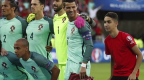 عندما يُعجب رونالدو بـ”طيش” ملتقط كرات