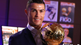 رونالدو يتوّج بالكرة الذهبية 2016