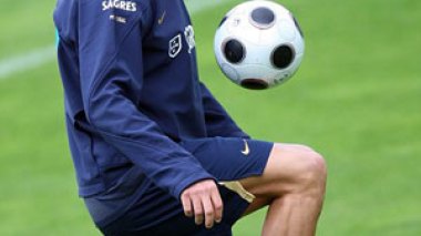 Ronaldo would fit in at Real and would not mean return to 'galactico' signings, claims coach Schuster