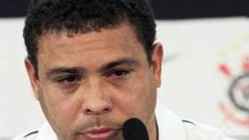 رونالدو يعتزل الملاعب بالدموع