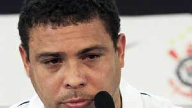 رونالدو يعتزل الملاعب بالدموع