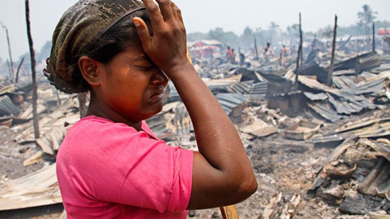 الروهنغيا فرائس الحكومة والميليشيات البوذية بدون أصدقاء أو دعم