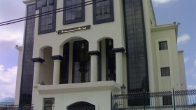 لصوص يقتحمون بيتا باستعمال “السينيال” والسيوف!