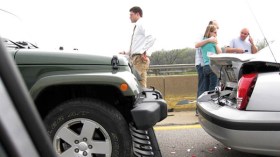 سائقون ينجون من حوادث الاصطدام و يسقطون ضحايا “الهراوات” والأسلحة البيضاء