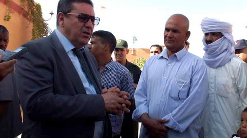 والي ايليزي يؤكد عدم توزيع السكنات إلى غاية الانتهاء من الأشغال