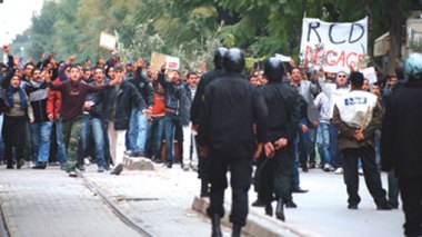 Les tunisiens exigent la dissolution du parti de Ben Ali : « le RCD a volé notre argent, mais ne pourra pas voler notre volonté »
