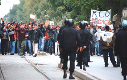 Les tunisiens exigent la dissolution du parti de Ben Ali : « le RCD a volé notre argent, mais ne pourra pas voler notre volonté »