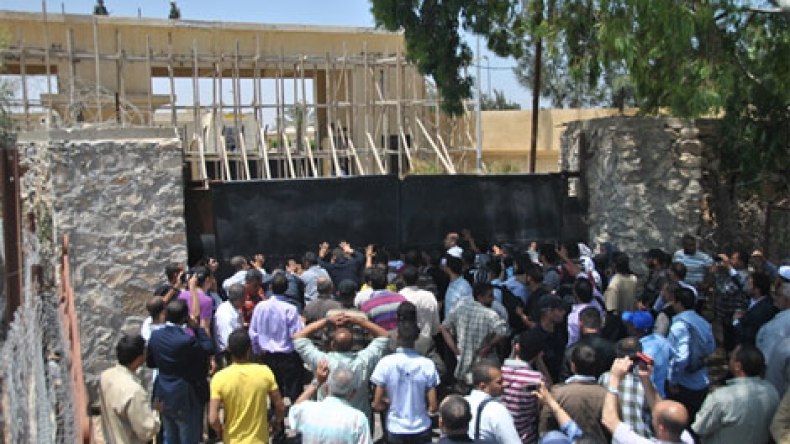 جنود مصريون غاضبون يواصلون غلق معبر رفح البري