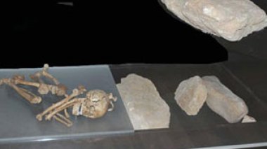 Archéologie: découverte de la plus grande sépulture préhistorique