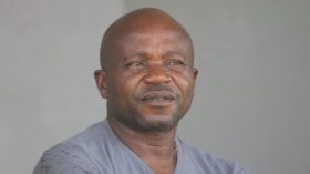 فرحة مدرب الكاميرون أدخلته المستشفى!