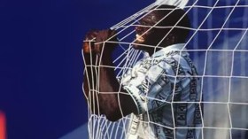 النيجيري شكّل متاعب لـ”الخضر” في 90 وخطف الأضواء في مونديال 94