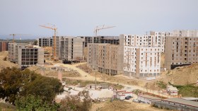 مقاولات ومؤسّسات إنجاز “تهجر” ورشات مشاريع السكن!