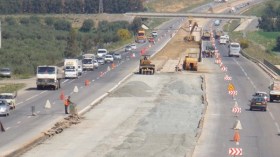 مخلفات الأشغال تهدد متسعملي طريق تيزي غنيف ـ مكيرة