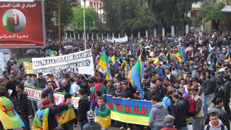 مسيرة بتيزي وزو للتنديد بالعنف في الملاعب الجزائرية