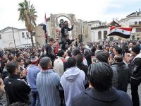 La rue syrienne est unanime à bannir la violence et à faire prévaloir le dialogue national, afin de mettre fin à l’effusion de sang dans le pays.