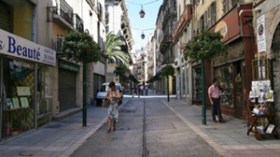 خالتي‭ ‬فاطمة‭ ‬متشردة‭ ‬منذ‭ ‬15‭ ‬سنة‭ ‬بعد‭ ‬تسليم‭ ‬120‭ ‬مليون‭ ‬لشقيقها‭ ‬بسكيكدة