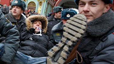 Moscou: la police ferme la Place Rouge et interpelle une trentaine de manifestants