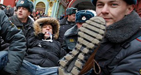 Moscou: la police ferme la Place Rouge et interpelle une trentaine de manifestants