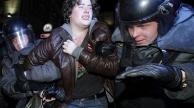 Russie: la police interpelle une centaine de manifestants de l'opposition à Moscou