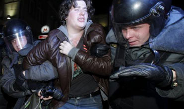 Russie: la police interpelle une centaine de manifestants de l'opposition à Moscou