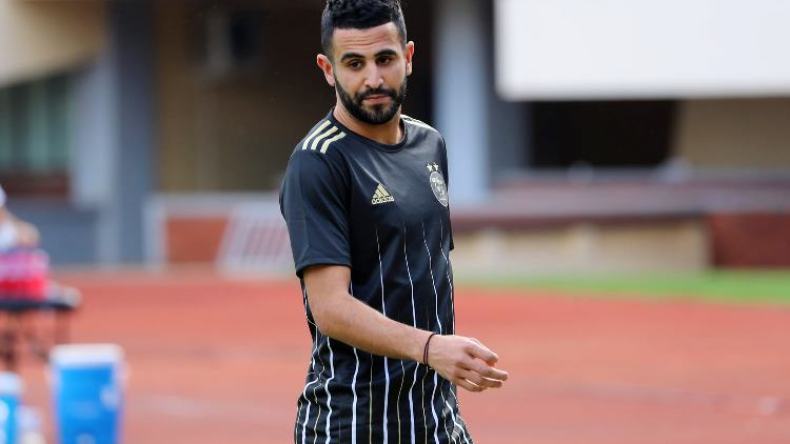 محرز يُغنّي و”الكاف” ترقص!