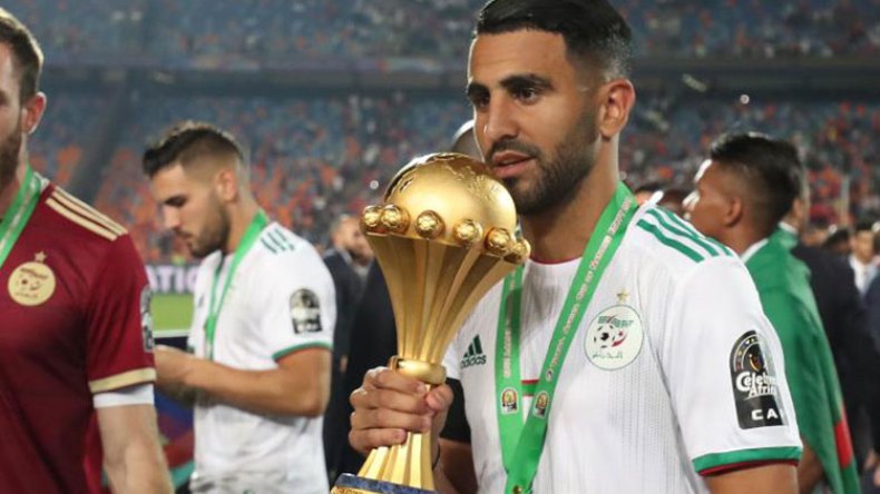 محرز يتحدّث عن الجزائر وفرنسا و”الكان” وليفربول