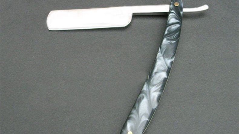 قاصرتان تعتديان على أخرى بشفرة حلاقة بالشراقة