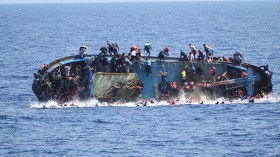 غرق أكثر من مائة شخص قبالة السواحل الليبية