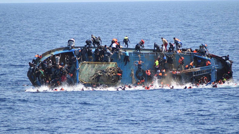 غرق أكثر من مائة شخص قبالة السواحل الليبية