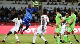 الحارس السنيغالي ضد الجزائر تحوّل إلى “مسخرة”