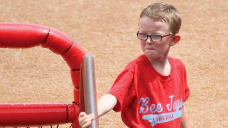 الوجه القبيح للرياضة.. مقتل طفل أمريكي صغير بكرة “بيسبول” طائشة