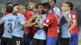 كرة القدم لن تستر “العورات” السياسية والإجتماعية