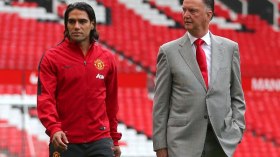 فان غال للاعبيه: خالطوا الناس فأنتم بشر مثلهم!؟