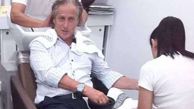 المدرب الجديد لـ سليماني يستعد داخل قاعة للتجميل والأناقة!