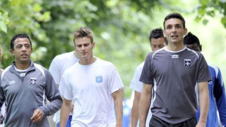 الجزائري جبور يقود الملعب المالي للإحتفاظ بلقب البطولة