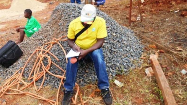 الصحفيون الرياضيون الكاميرونيون والجزائريون يواجهون نفس المتاعب